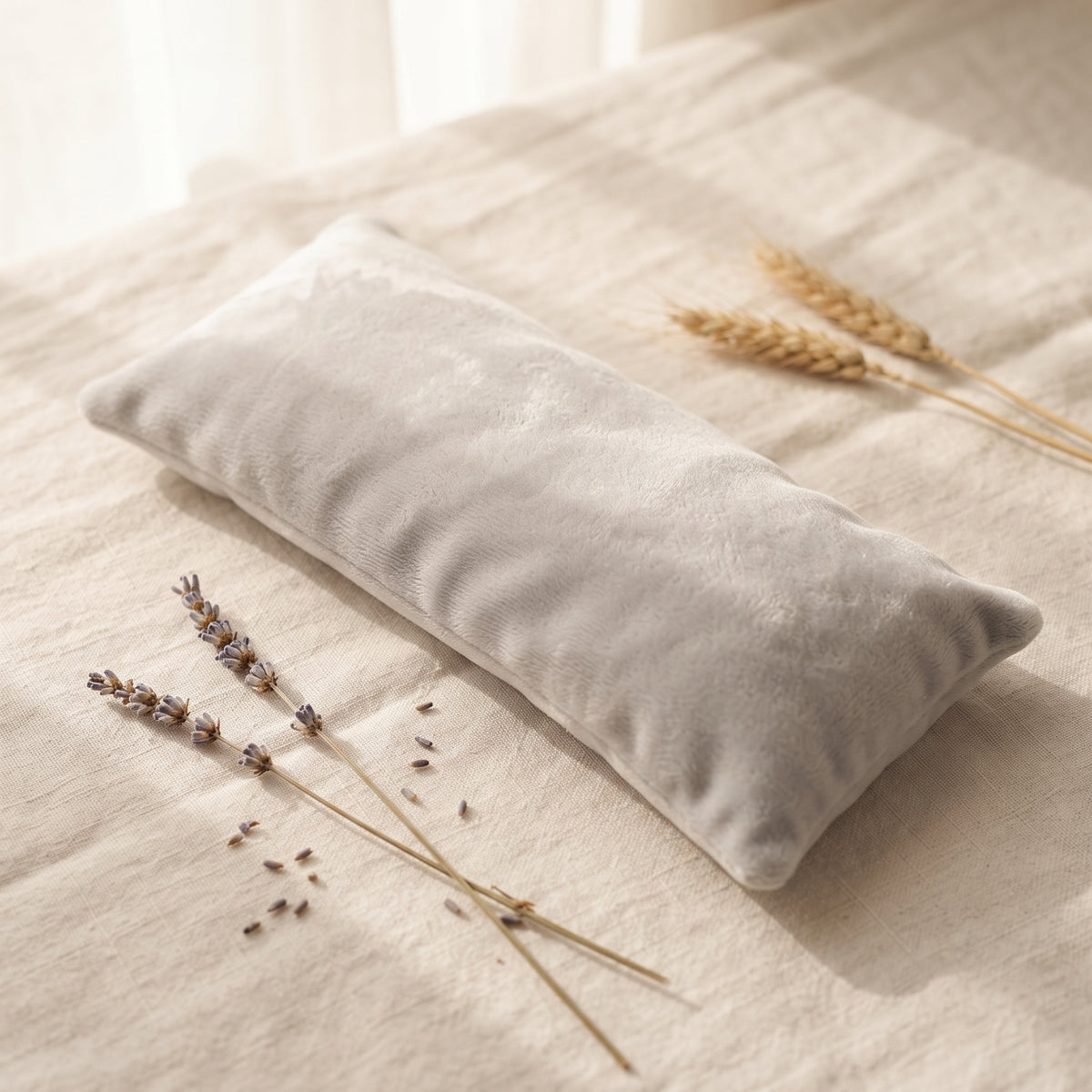 Saco térmico de semillas y lavanda con funda de terciopelo gris